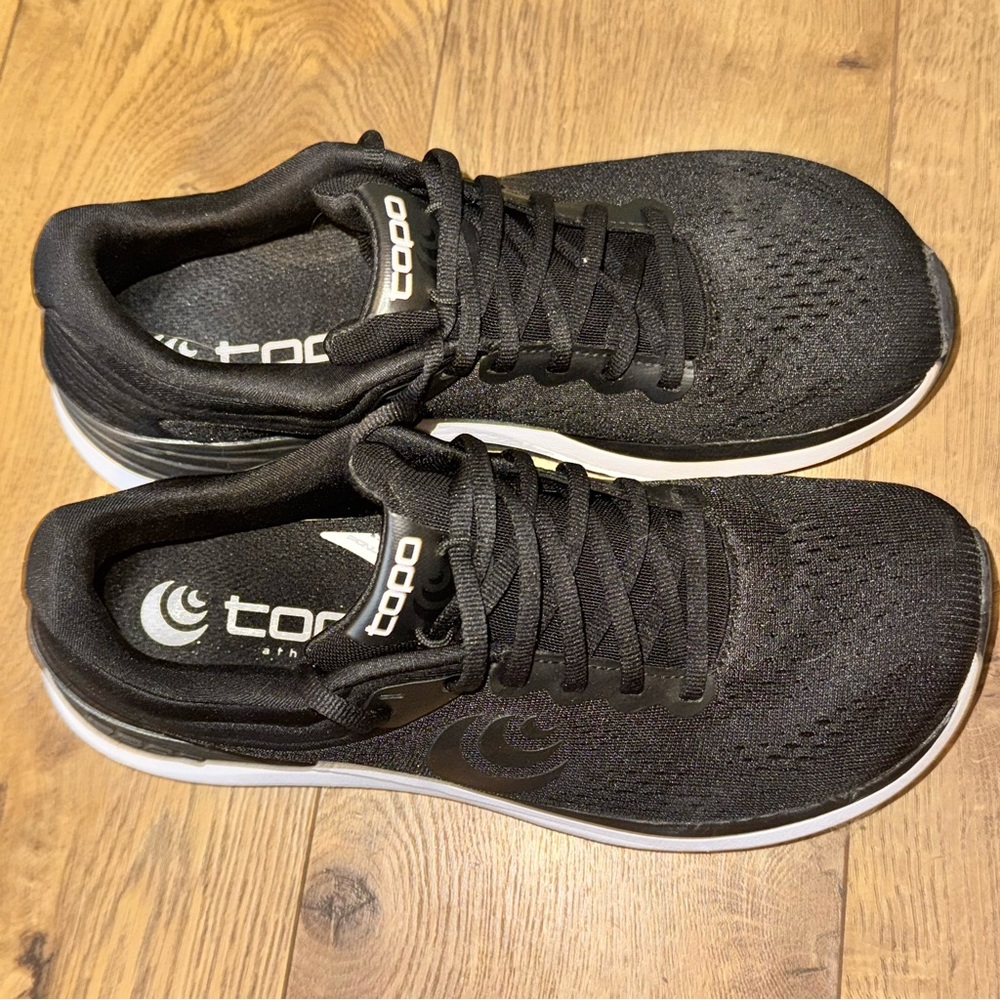 ✨Nearly New✨ TOPO athletic shoes Women’s 7.5